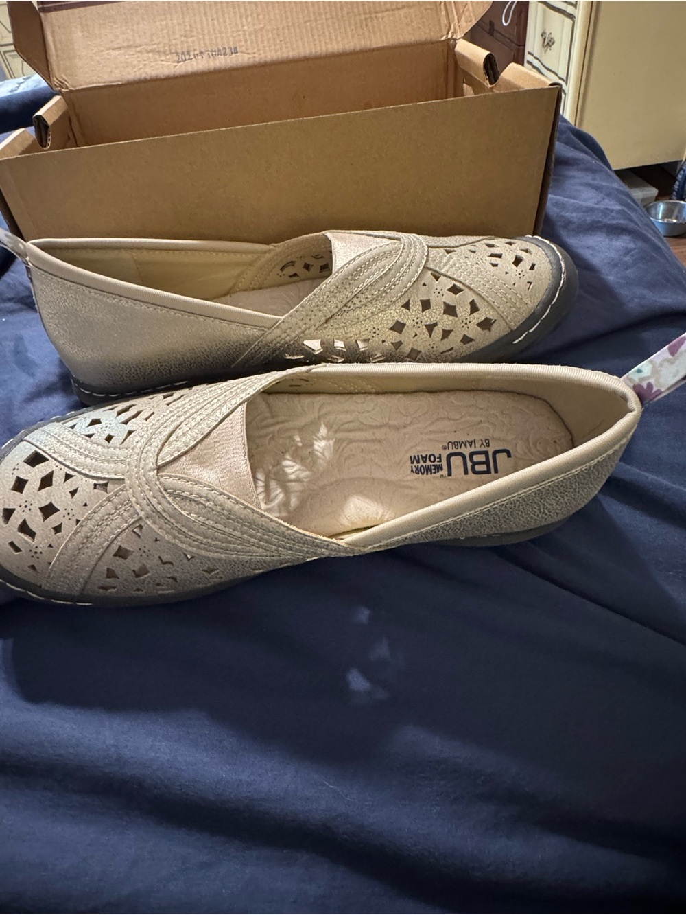 Jambu Women's Champagne Slip-On Flats. All Terra Traction. NIB. - Picture 3 of 7